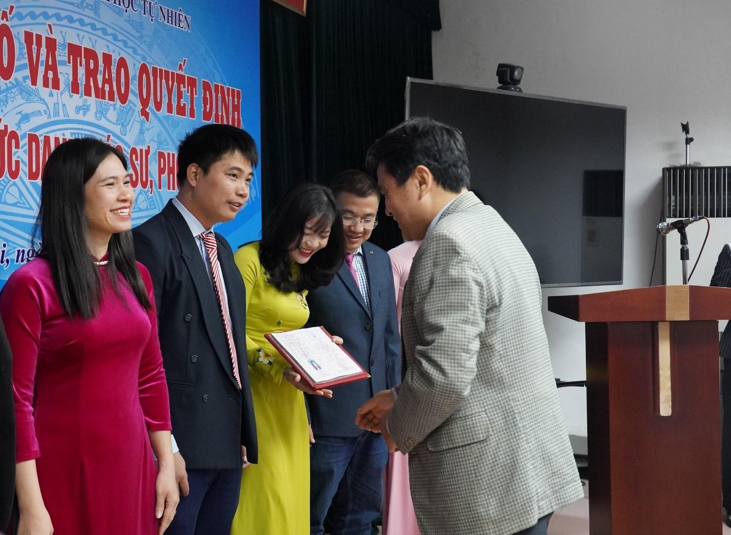 Trường ĐHKHTN trao quyết định bổ nhiệm chức danh Giáo sư, Phó giáo sư năm 2023