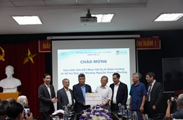 Cựu sinh viên K21 Khoa Vật lý thăm trường, tài trợ Quỹ giải thưởng Nguyễn Hoàng Phương 