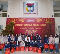 Trường ĐHKHTN cùng học sinh, sinh viên đón Tết 2024