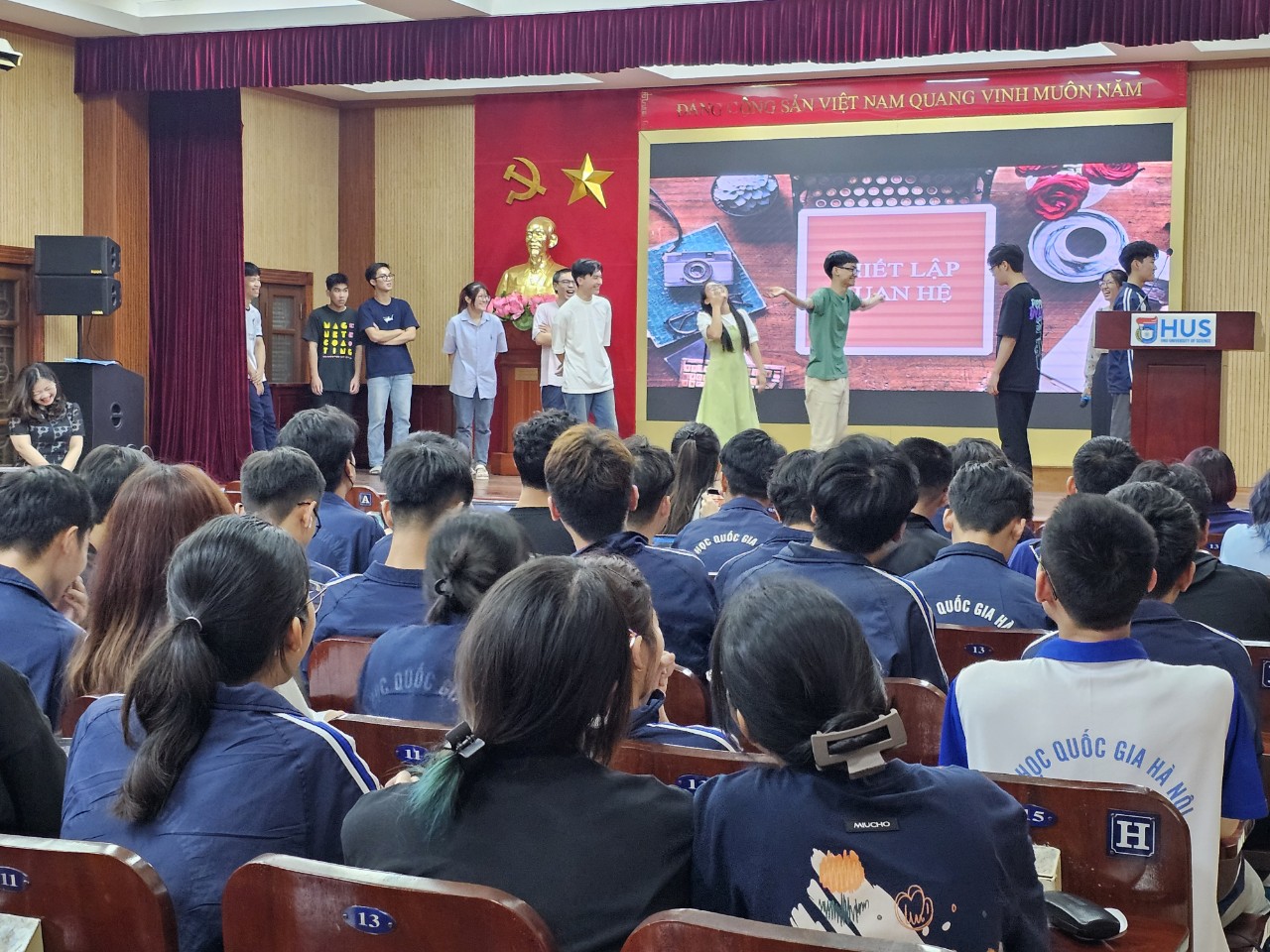 Sinh viên Trường ĐHKHTN học chuyên đề “Nghệ thuật lắng nghe – Bí quyết của sự thành công”