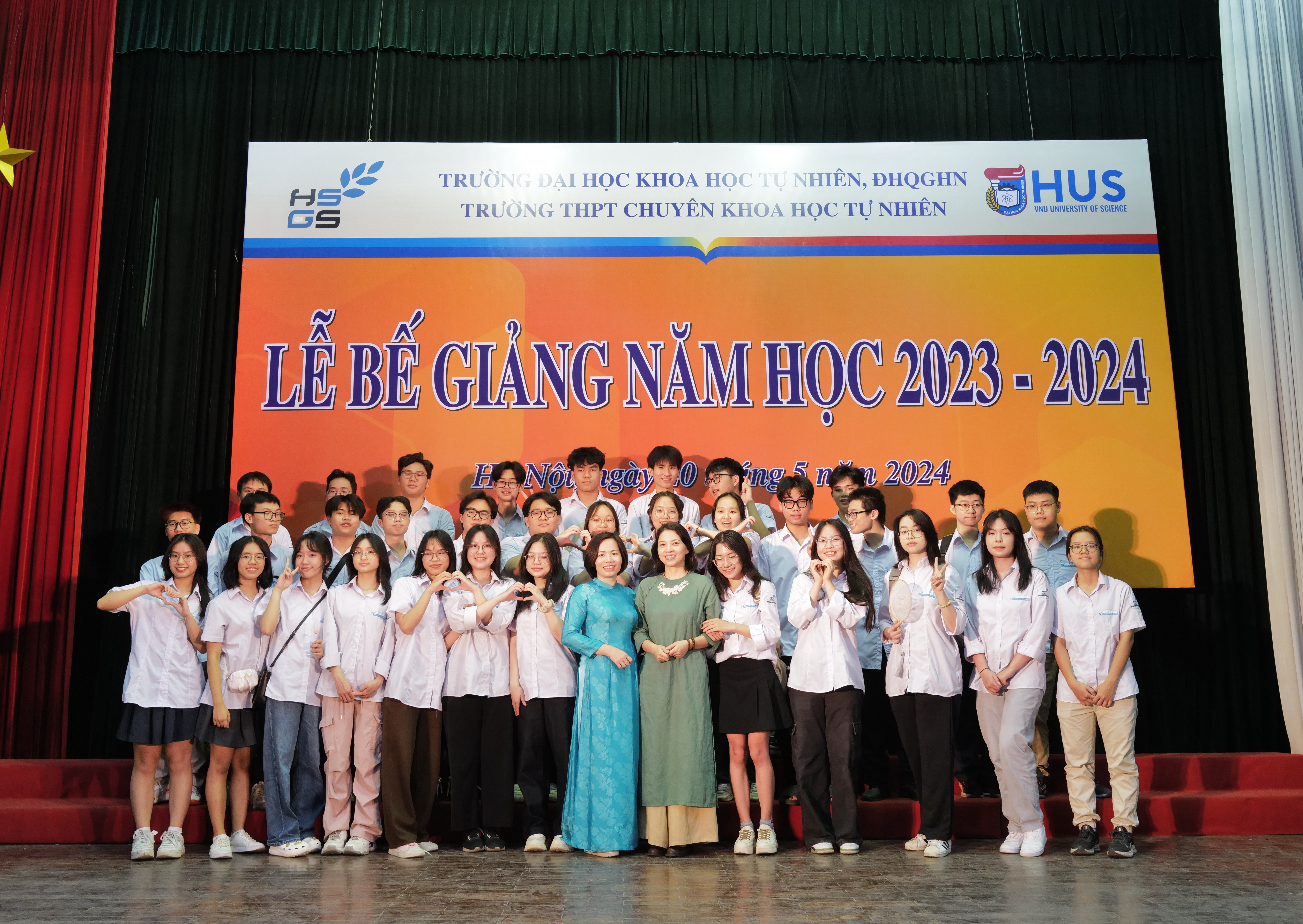 Trường THPT Chuyên KHTN bế giảng năm học 2023-2024