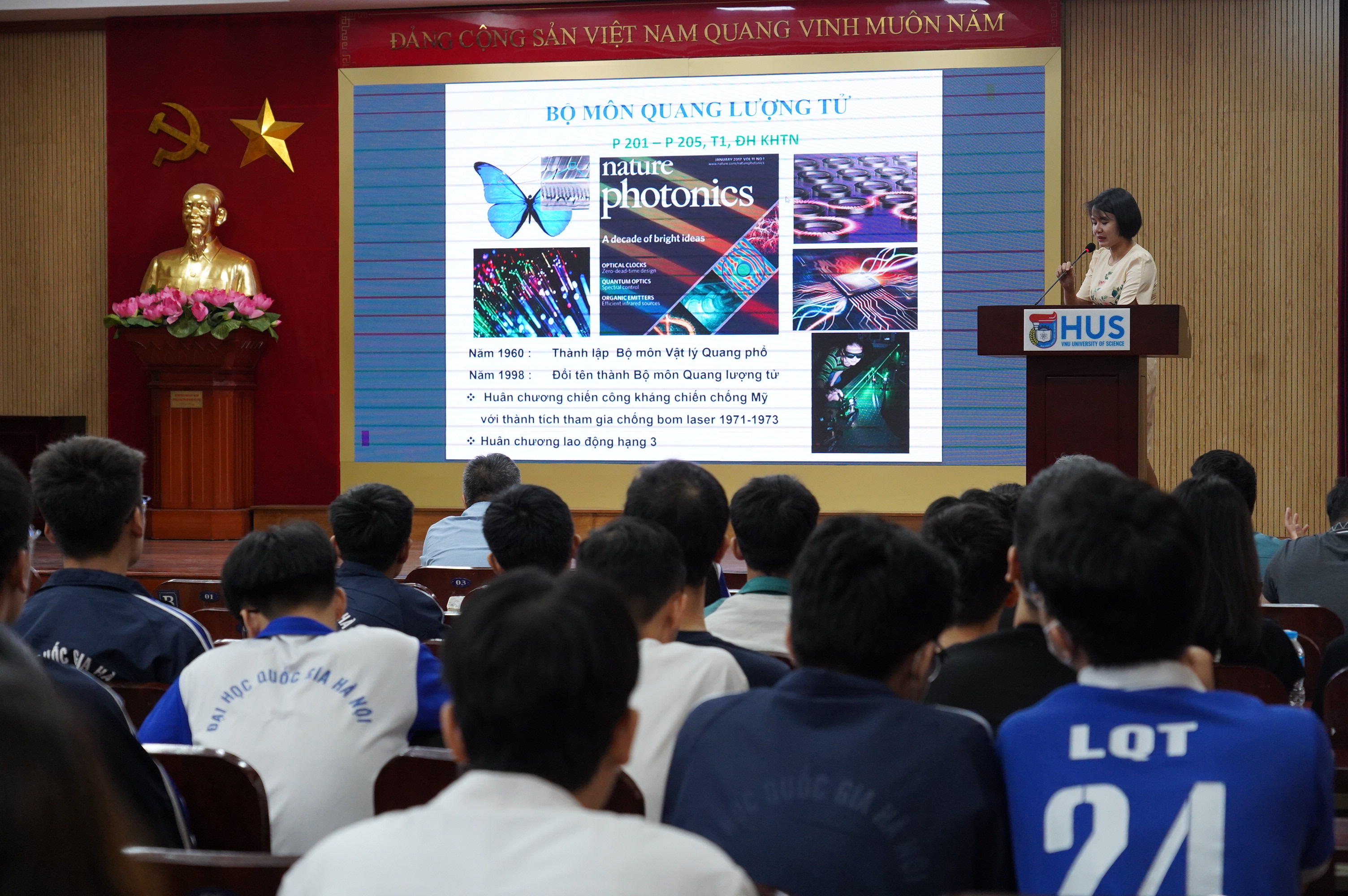 Khoa Vật lý tổ chức giới thiệu chuyên ngành và các hướng nghiên cứu cho sinh viên