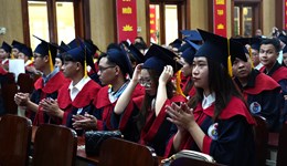 Trường ĐHKHTN trao bằng cử nhân cho sinh viên tốt nghiệp đợt tháng 3/2024