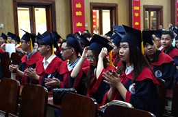 Trường ĐHKHTN trao bằng cử nhân cho sinh viên tốt nghiệp đợt tháng 3/2024