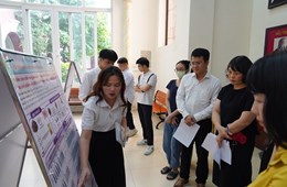 Sinh viên Trường ĐHKHTN tự tin trình bày báo cáo khoa học