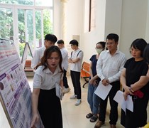 Sinh viên Trường ĐHKHTN tự tin trình bày báo cáo khoa học