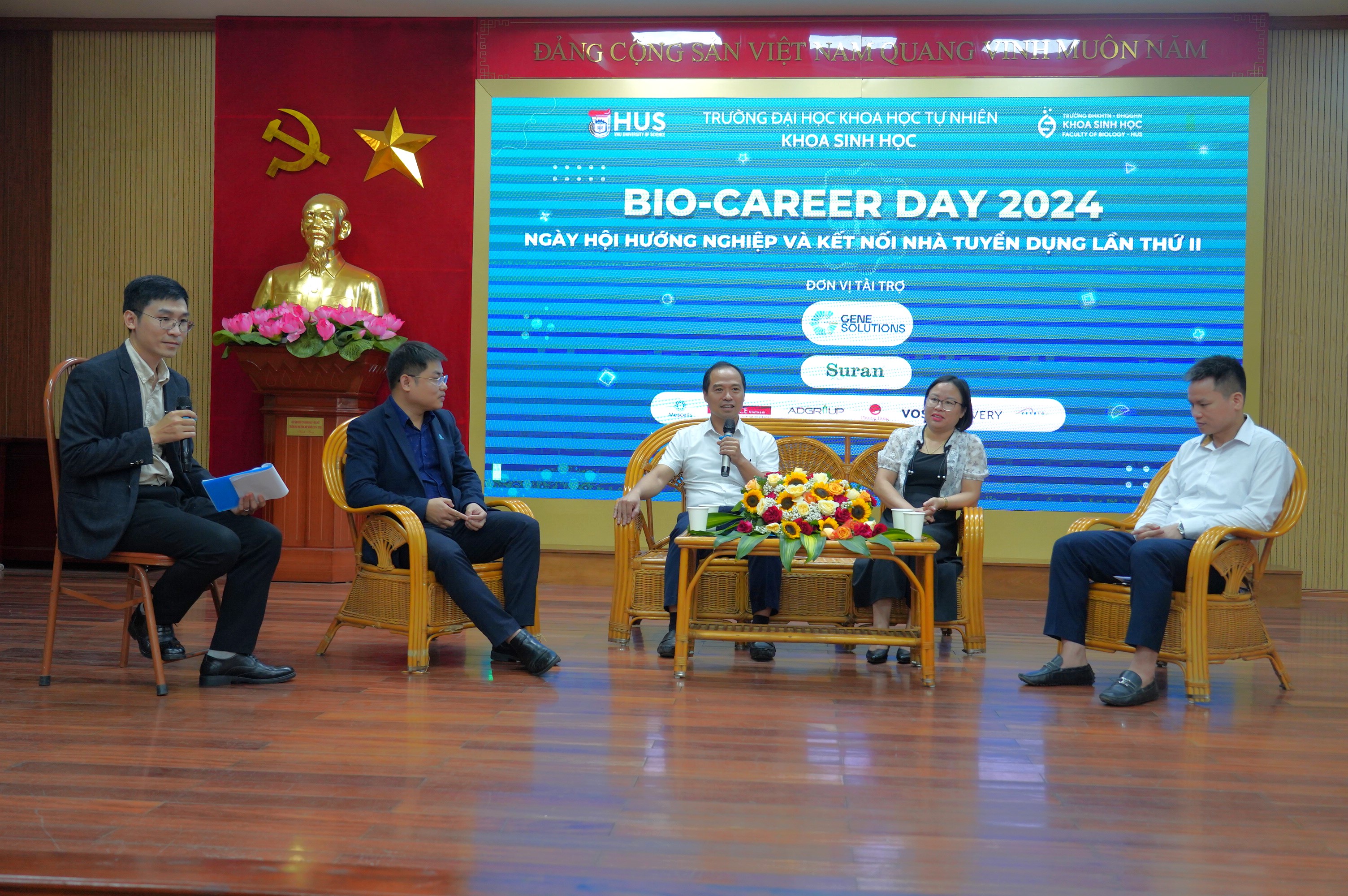 Cánh cửa tương lai rộng mở cho sinh viên Khoa Sinh học tại Ngày hội hướng nghiệp BIO-CAREER DAY 2024