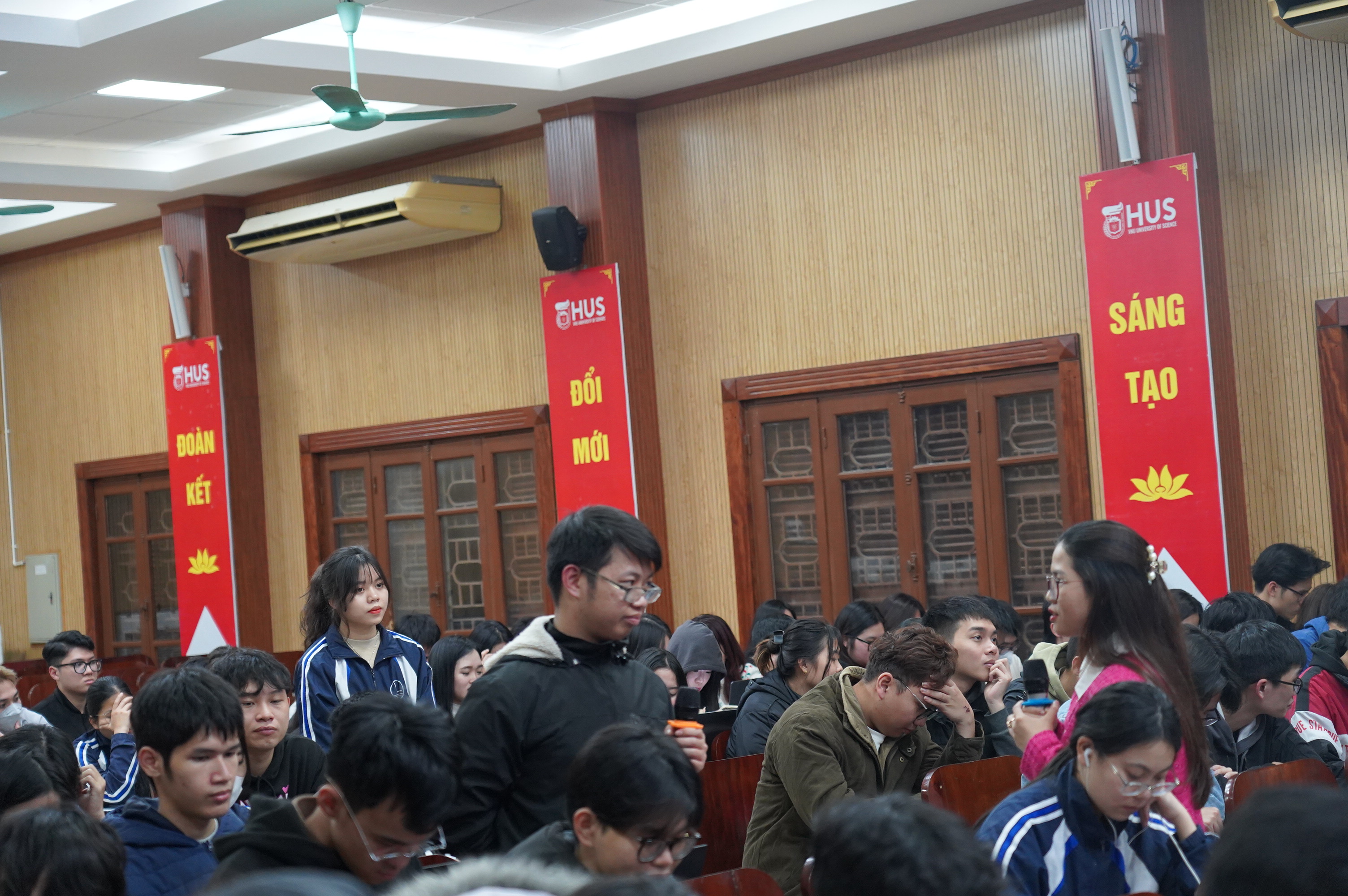 Sinh viên Trường ĐHKHTN học tập chuẩn bị hành trang khởi nghiệp khi ra trường