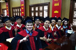 Rộn ràng Lễ trao bằng cử nhân khoa học cho sinh viên tốt nghiệp đợt tháng 6 năm 2024