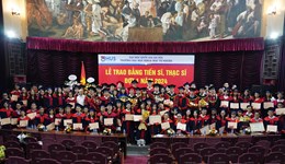 Trường Đại học Khoa học Tự nhiên tổ chức lễ trao bằng cho 158 tân tiến sĩ, thạc sĩ đợt 1 năm 2024