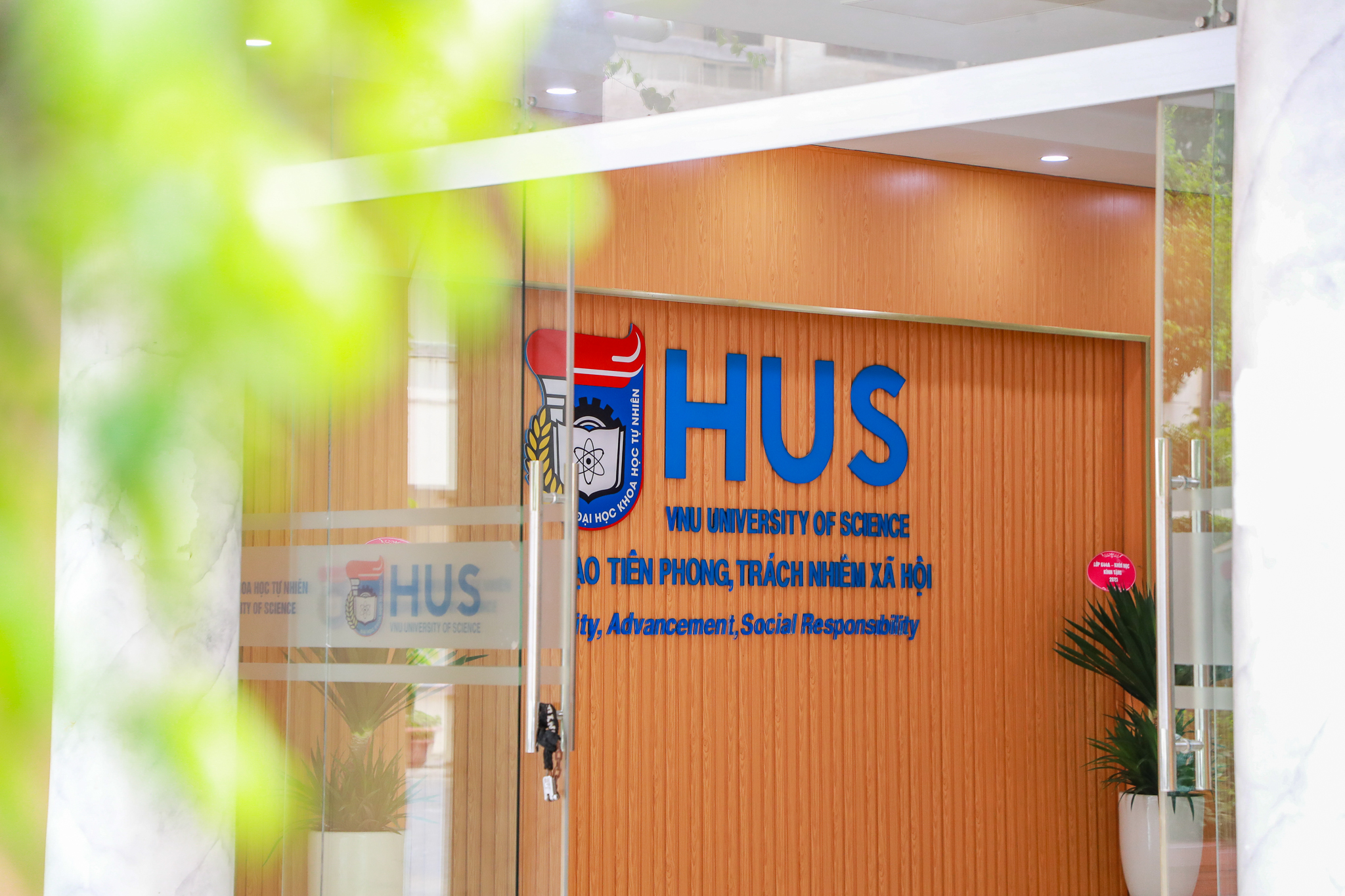  Trường ĐHKHTN có 6 thầy cô được phong tặng danh hiệu Nhà giáo ưu tú