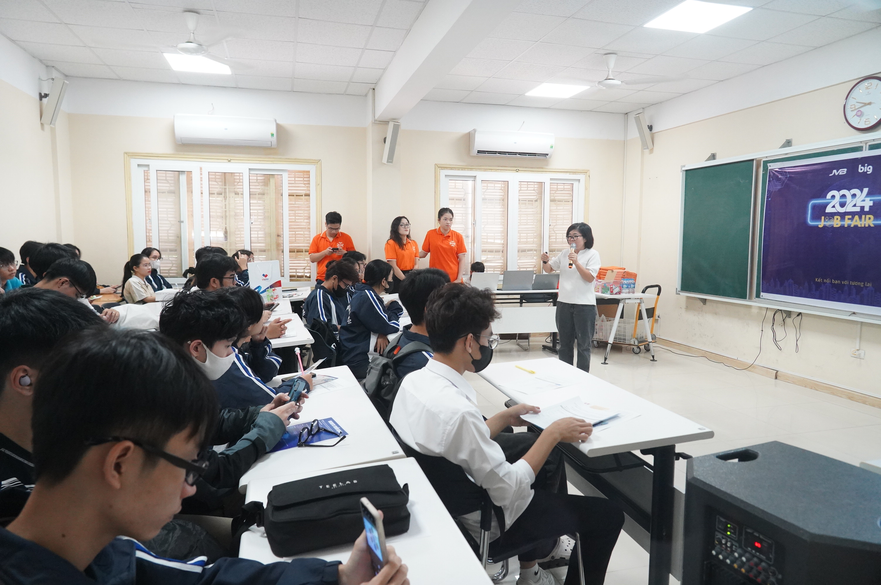 Sinh viên tìm hiểu cơ hội nghề nghiệp, bổ sung kỹ năng qua Ngày hướng nghiệp