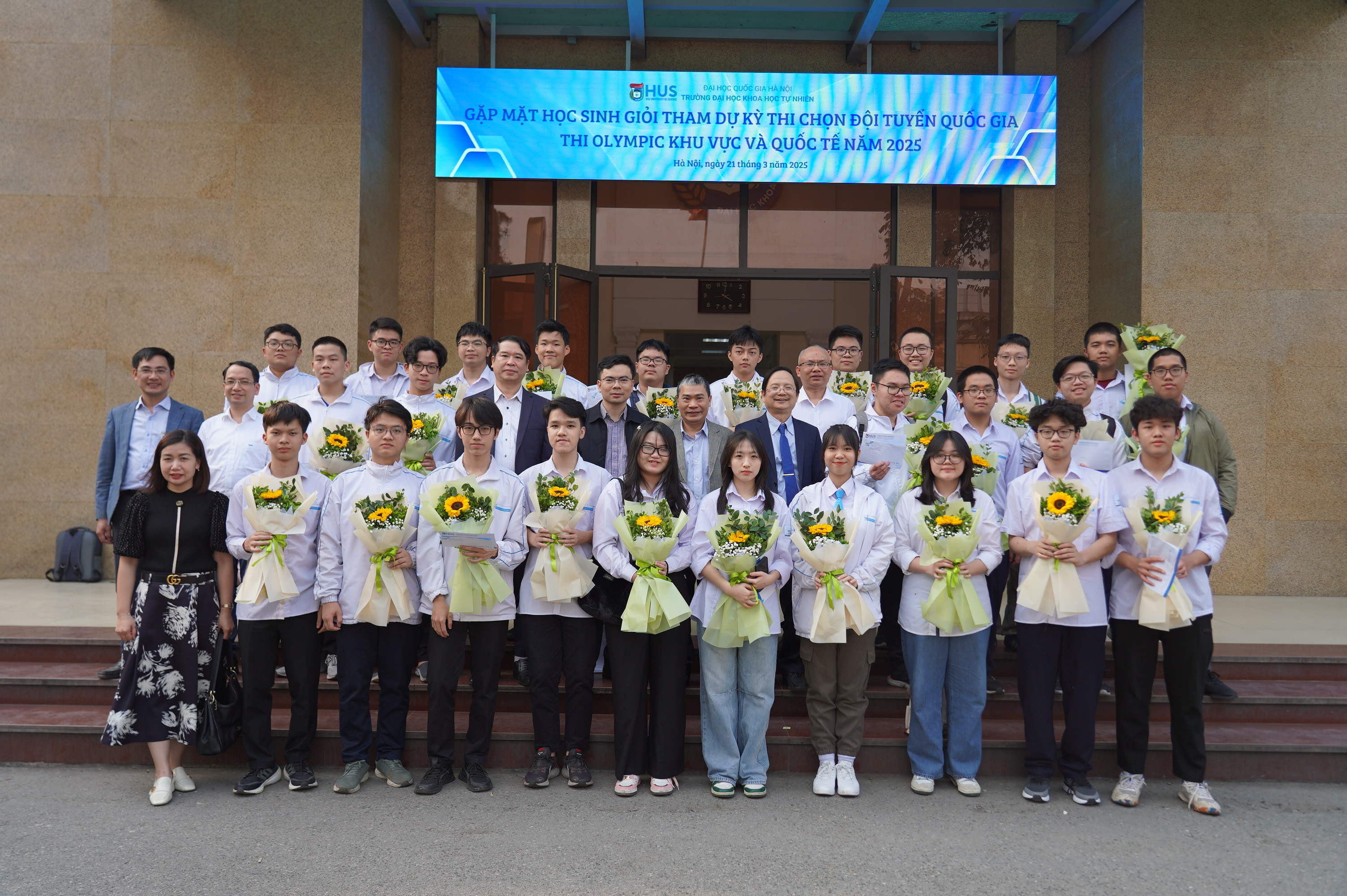 Trường Đại học Khoa học Tự nhiên gặp mặt học sinh tham dự Kỳ thi chọn đội tuyển quốc gia thi Olympic khu vực và quốc tế năm 2025