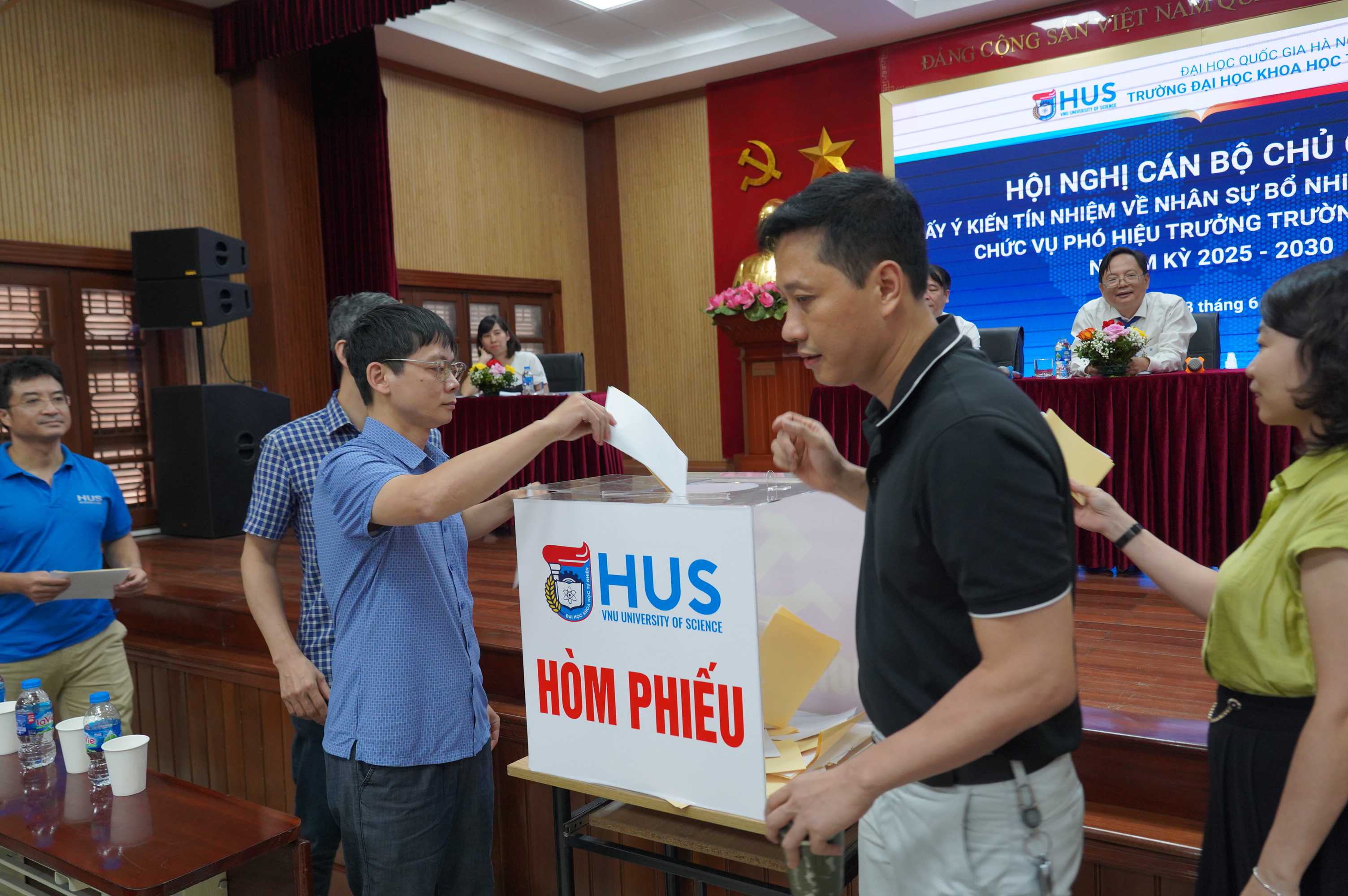 Trường Đại học Khoa học Tự nhiên tổ chức “Hội nghị cán bộ chủ chốt lấy ý kiến tín nhiệm về nhân sự bổ nhiệm, bổ nhiệm lại chức vụ Phó Hiệu trưởng nhiệm kỳ 2025-2030”