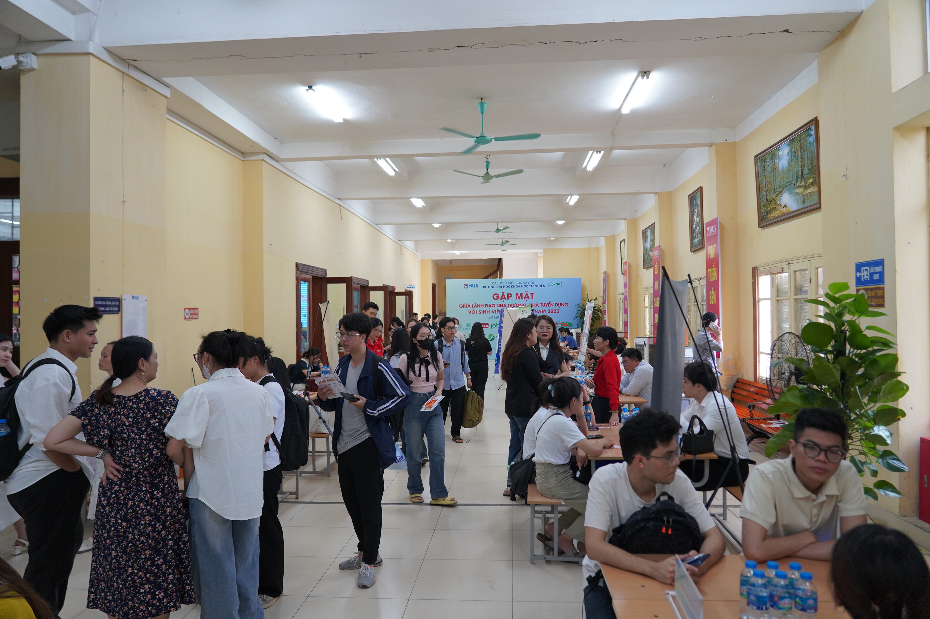 Gặp mặt giữa lãnh đạo Nhà trường, Nhà tuyển dụng và sinh viên tốt nghiệp năm 2025