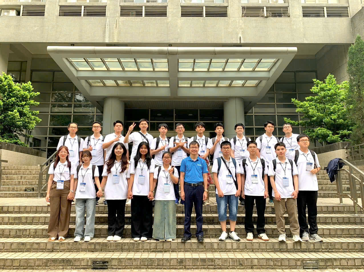 Sinh viên Trường Đại học Khoa học Tự nhiên hào hứng tham gia Chương trình Trường hè khoa học tại Đại học Quốc lập Dương Minh Giao Thông, Đài Loan (Trung Quốc) 