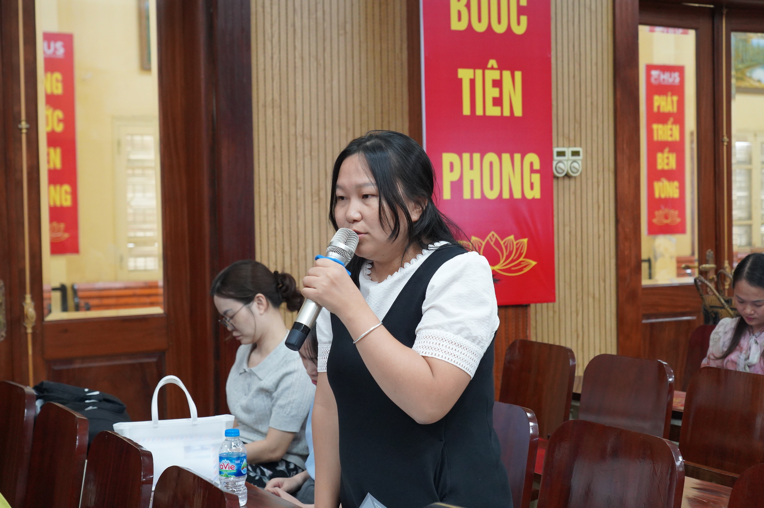 Cán bộ, giảng viên Trường Đại học Khoa học Tự nhiên chia sẻ kinh nghiệm, ý tưởng trong công tác chủ nhiệm lớp và hỗ trợ sinh viên