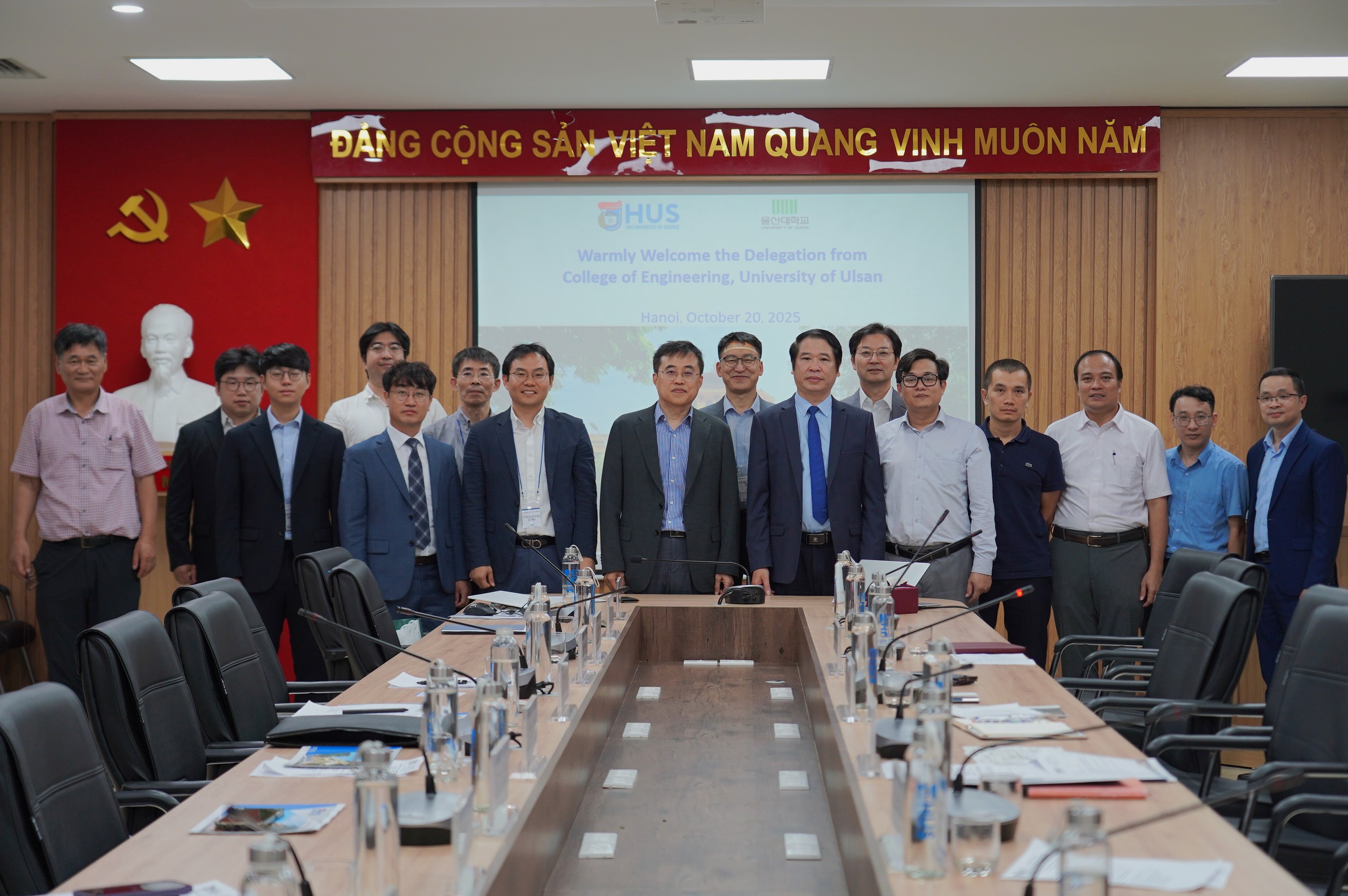 Trường Đại học Khoa học Tự nhiên tăng cường hợp tác giữa với Khoa Kỹ thuật, Đại học Ulsan, Hàn Quốc