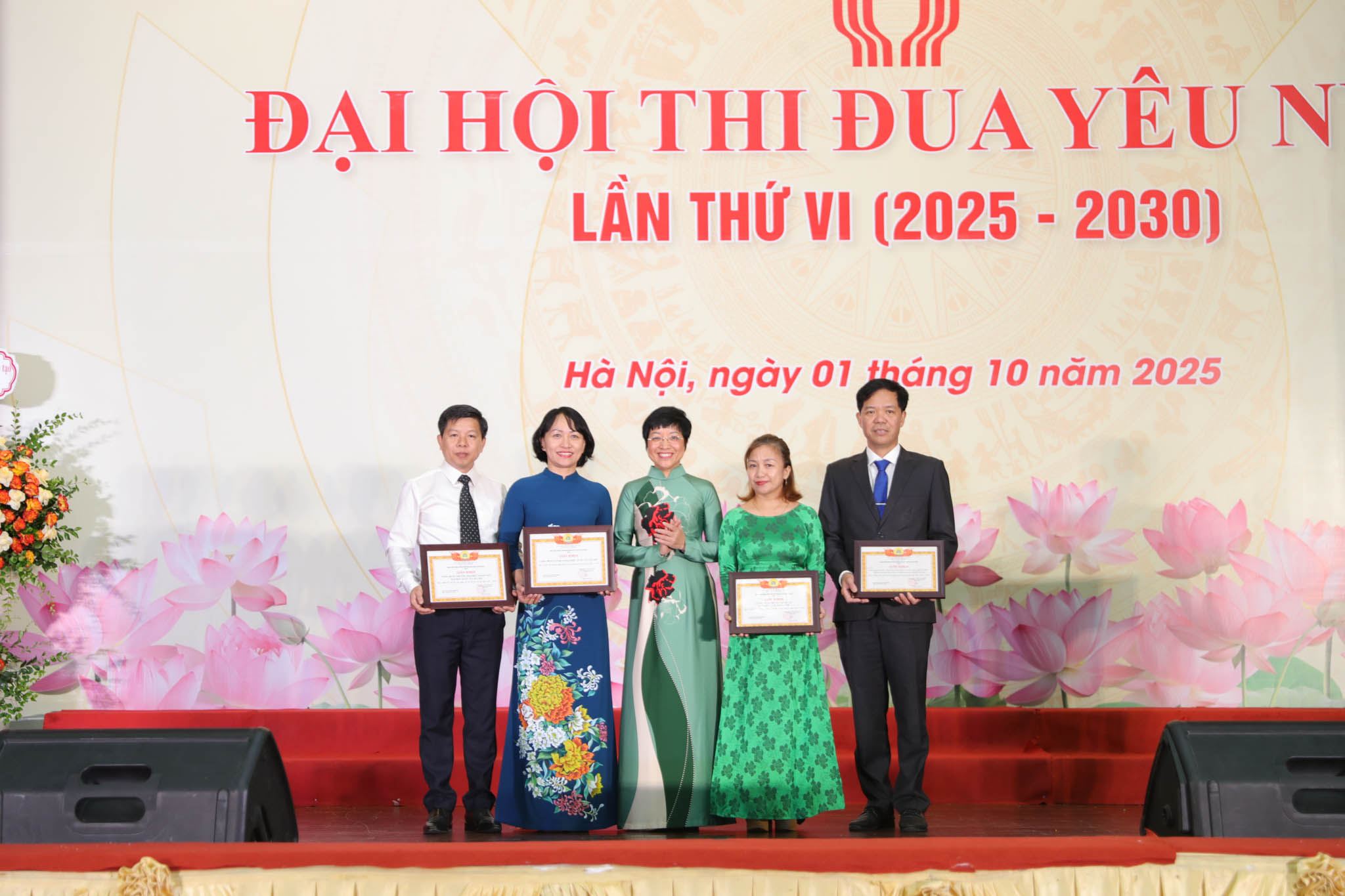 Công đoàn Trường ĐHKHTN cùng các tập thể, cá nhân được khen thưởng vì thành tích xuất sắc trong phong trào thi đua giai đoạn 2020 – 2025