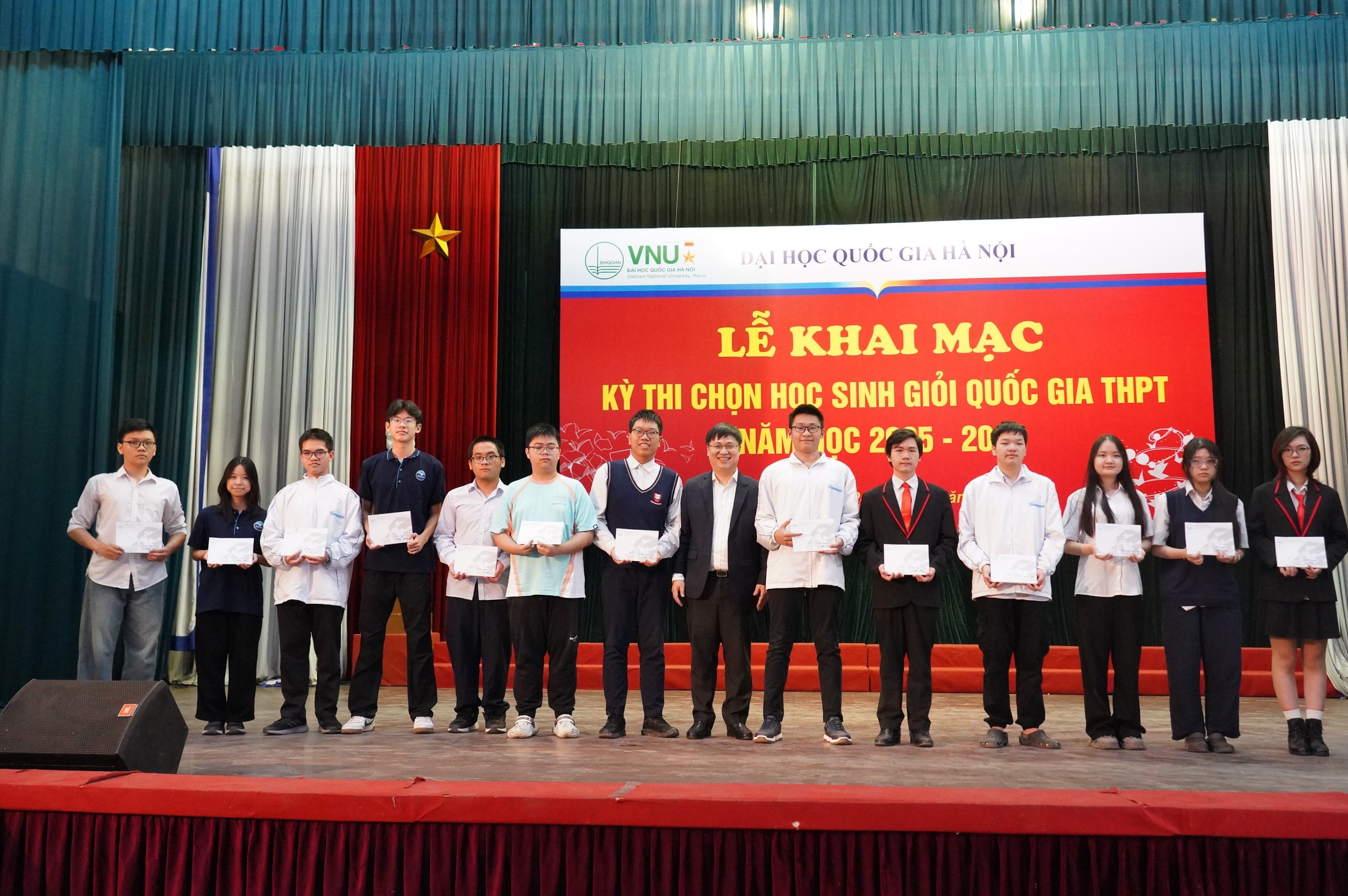 Khai mạc Kỳ thi chọn học sinh giỏi quốc gia năm học 2025-2026 tại Hội đồng coi thi Đại học Quốc gia Hà Nội