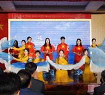 Sinh viên Trường Đại học Khoa học Tự nhiên với tình yêu biển đảo thiêng liêng của Tổ quốc