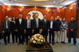 Tăng cường hợp tác nghiên cứu và đào tạo giữa Trường Đại học Khoa học Tự nhiên và Trường Hóa học và Dược học, Đại học Sư phạm Quảng Tây (Trung Quốc)