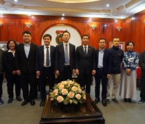 Tăng cường hợp tác nghiên cứu và đào tạo giữa Trường Đại học Khoa học Tự nhiên và Trường Hóa học và Dược học, Đại học Sư phạm Quảng Tây (Trung Quốc)