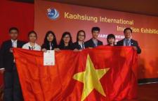 Thầy trò Trường THPT Chuyên Khoa học Tự nhiên xuất sắc đoạt Huy chương vàng tại Triển lãm Sáng chế quốc tế 2014