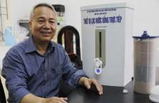 Người biến nước sông Tô Lịch thành … nước uống!