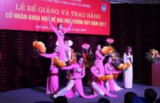 848 sinh viên khóa QH.2013.T nhận bằng Cử nhân khoa học