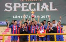 Đội bóng Khoa Môi trường bảo vệ thành công Cup Vô địch Giải bóng đá nam Trường ĐHKHTN