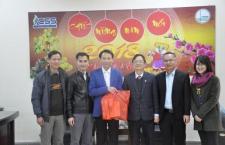 Lãnh đạo Trường ĐHKHTN chúc Tết sinh viên Việt Nam và sinh viên nước ngoài ở kí túc xá Mễ Trì