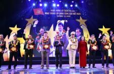 Cán bộ và sinh viên Trường Đại học Khoa học Tự nhiên đón nhận danh hiệu 