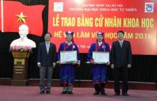 Lễ trao bằng Cử nhân Khoa học Hệ vừa làm vừa học ngành Sinh học năm 2016