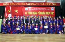 Lễ trao bằng Cử nhân khoa học cho hệ Vừa làm vừa học ngành Công nghệ Sinh học năm 2017