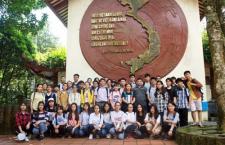 Tân sinh viên lớp Công nghệ Sinh học chất lượng cao hào hứng học tập và trải nghiệm tại Ba Vì