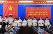 Tuyên dương học sinh giỏi của Trường THPT chuyên Khoa học Tự nhiên đạt giải Olympic khu vực và quốc tế năm 2018