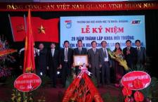 Khoa Môi trường – Trường Đại học Khoa học Tự nhiên vinh dự đón nhận Huân chương Lao động hạng Nhì