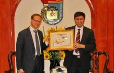 Hiệu trưởng tiếp Đại sứ, Trưởng phái đoàn Liên minh châu Âu tại Việt Nam