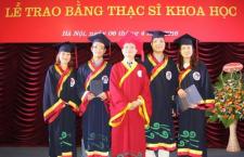 Trao bằng tốt nghiệp cho 528 học viên cao học đã hoàn thành chương trình đào tạo thạc sỹ.