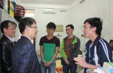 Lãnh đạo Trường Đại học Khoa học Tự nhiên chúc tết học sinh, sinh viên