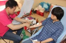 Sinh viên Trường Đại học Khoa học Tự nhiên “Sẻ giọt hồng – nhân yêu thương”