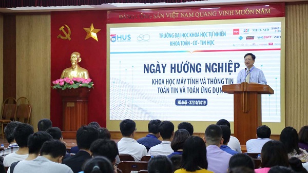 Description: C:\Users\Administrator\Downloads\VNU_Ngay hoi huong nghiep_HUS (7).jpg
