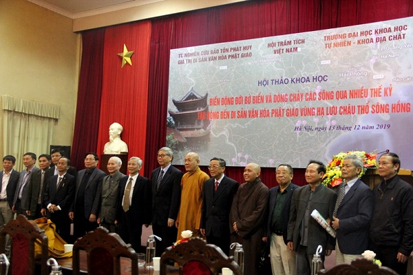 Description: C:\HUS2019\12.2019\13.12.Hội thảo Khoa Địa chất-19LTT\KDiachat.anh17..jpg