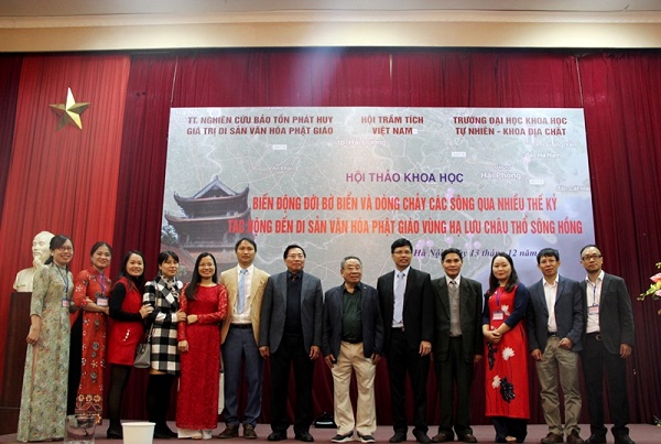 Description: C:\HUS2019\12.2019\13.12.Hội thảo Khoa Địa chất-19LTT\KDiachat.anh16.jpg