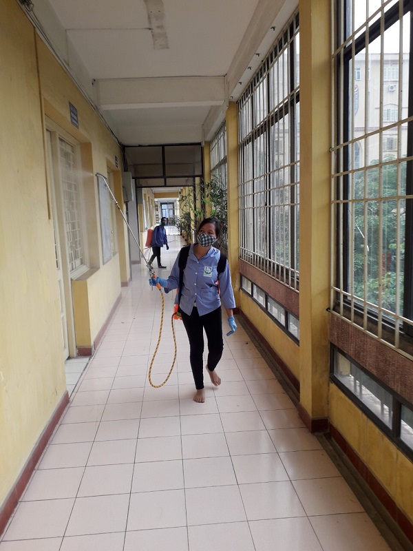 Đại học Khoa học Tự nhiên tổng vệ sinh diệt khuẩn chuẩn bị đón học sinh, sinh viên trở lại trường sau kỳ nghỉ dài vì Covid-19