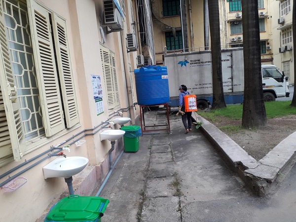Đại học Khoa học Tự nhiên tổng vệ sinh diệt khuẩn chuẩn bị đón học sinh, sinh viên trở lại trường sau kỳ nghỉ dài vì Covid-19