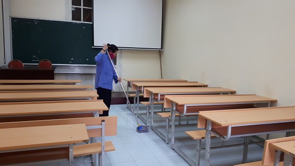 Đại học Khoa học Tự nhiên tổng vệ sinh diệt khuẩn chuẩn bị đón học sinh, sinh viên trở lại trường sau kỳ nghỉ dài vì Covid-19