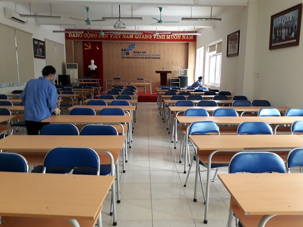 Đại học Khoa học Tự nhiên tổng vệ sinh diệt khuẩn chuẩn bị đón học sinh, sinh viên trở lại trường sau kỳ nghỉ dài vì Covid-19