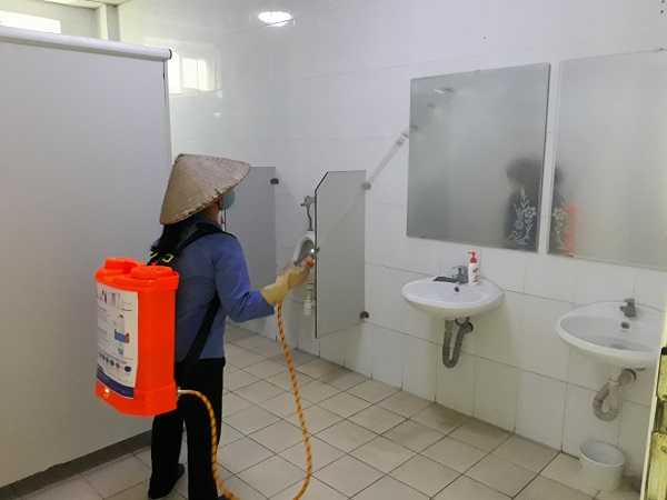 Đại học Khoa học Tự nhiên tổng vệ sinh diệt khuẩn chuẩn bị đón học sinh, sinh viên trở lại trường sau kỳ nghỉ dài vì Covid-19